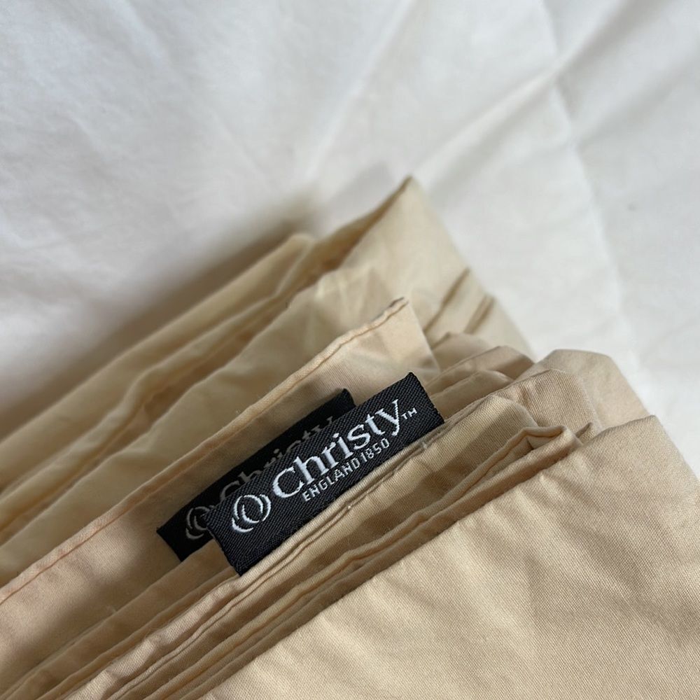CHRISTY OF ENGLAND KING DUVET SET (4) PILLOW SHAMS.